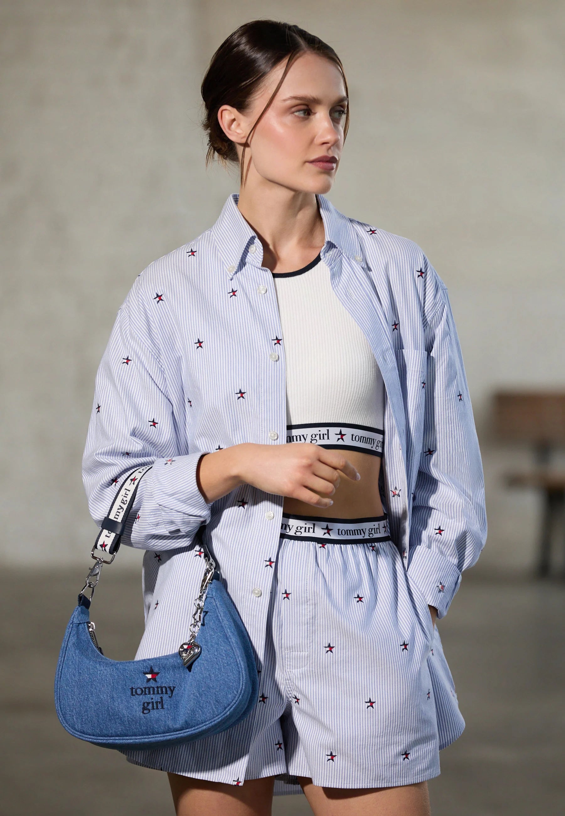 Tommy Jeans TOMMY GIRL ICONIC BAG UNISEX - Handbag - mid blue denim wash