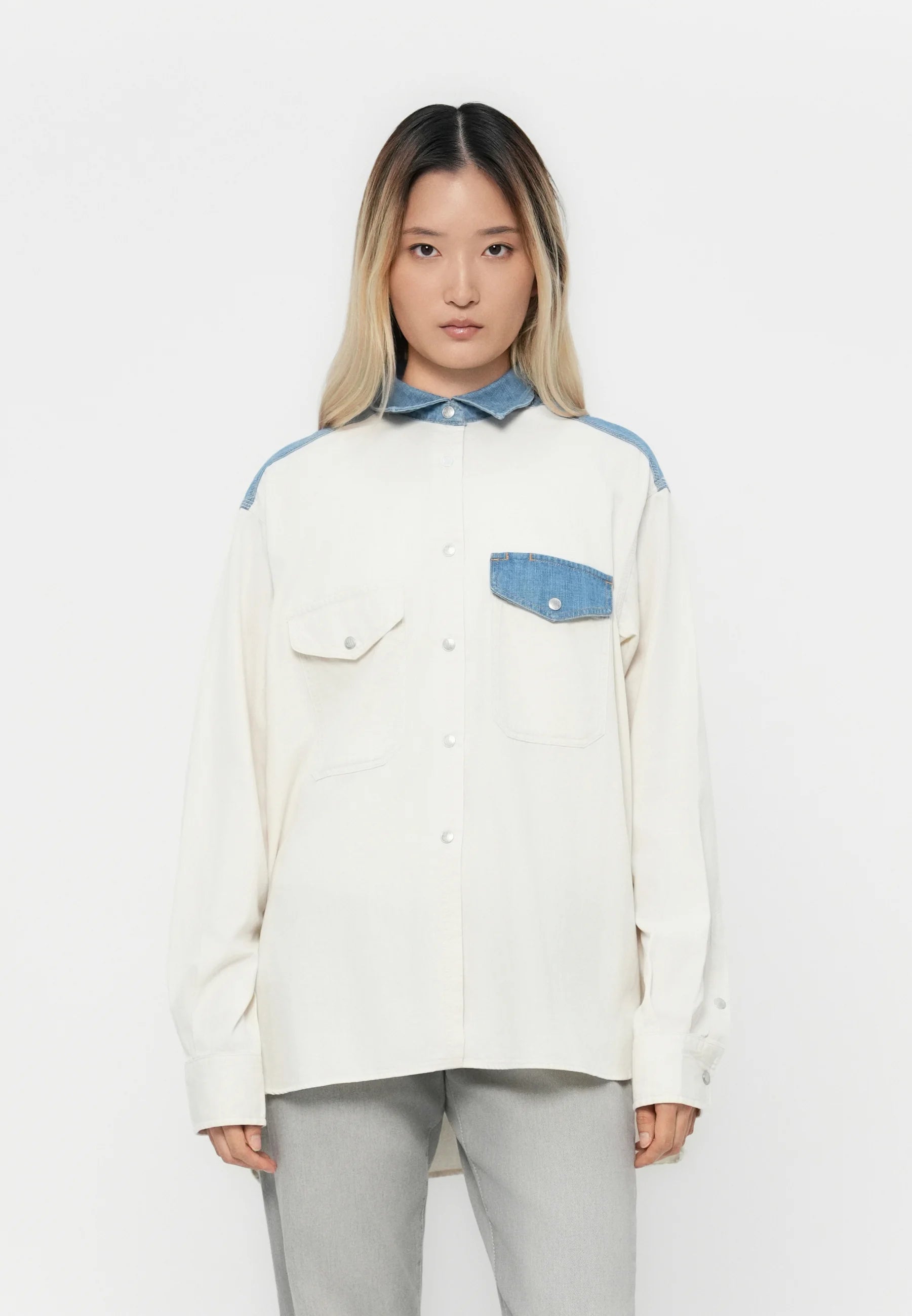 Replay SHIRT - Button-down blouse - winter white/light blue